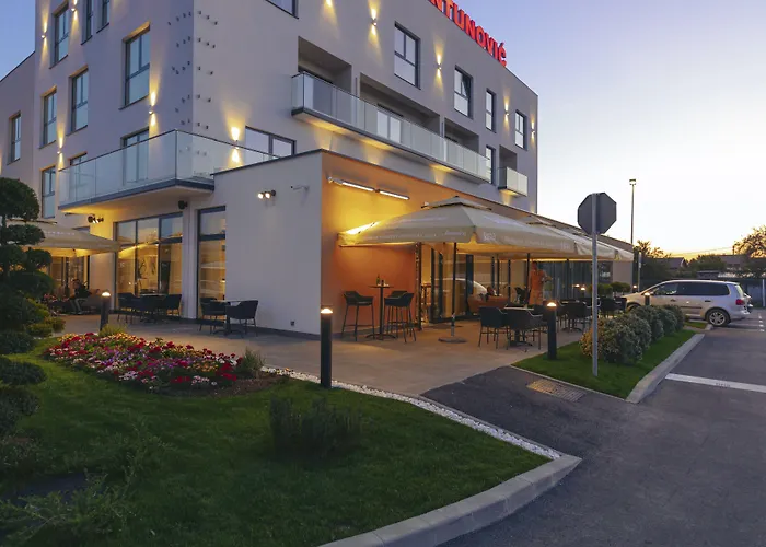 Antunovic Hotel East